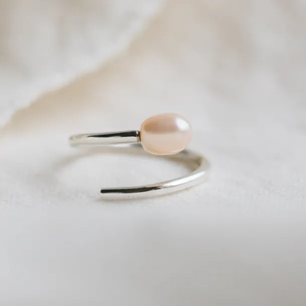 Ati Pearl Swirl Silver Ring