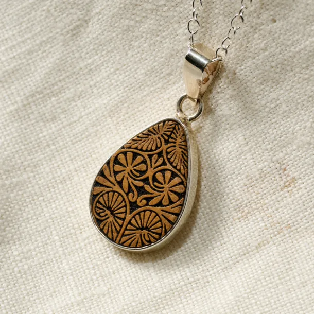 Carved Gourd Teardrop Pendant Necklace