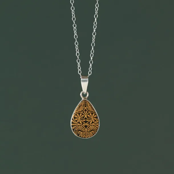 Carved Gourd Teardrop Pendant Necklace