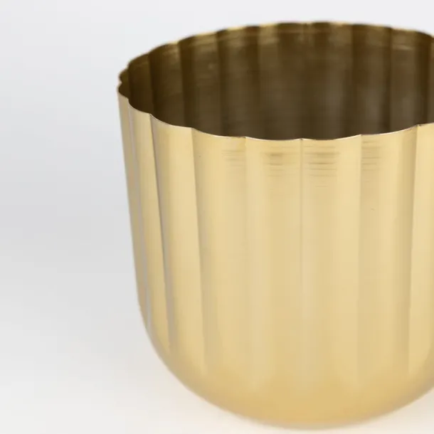 Firelit Scalloped Planter
