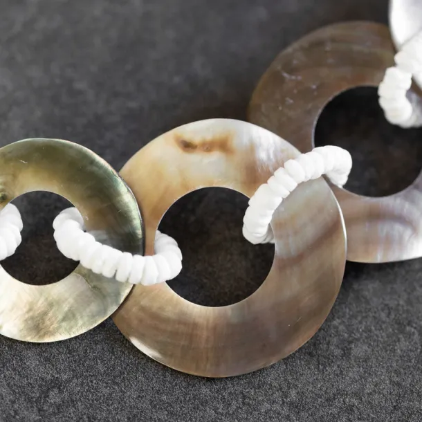 Infinite Loops Shell Necklace