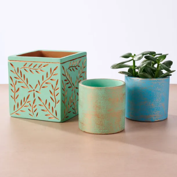 Tila Terracotta Debossed Leaf Planter